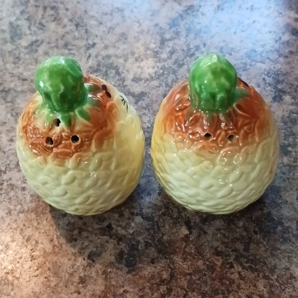 VINTAGE Smiley Pineapple Salt & Pepper Shaker Set